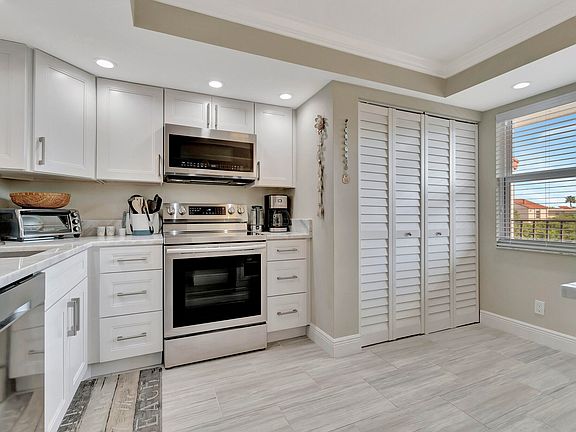 5th image of 25 Abbey Lane #403