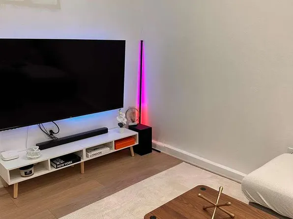 (undisclosed Address), Winnetka, CA 91306