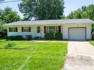 212 Hillcrest Dr, Elsberry, MO 63343