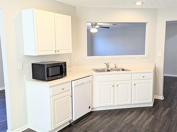 5th image of 5235 Yellow Pine Dr