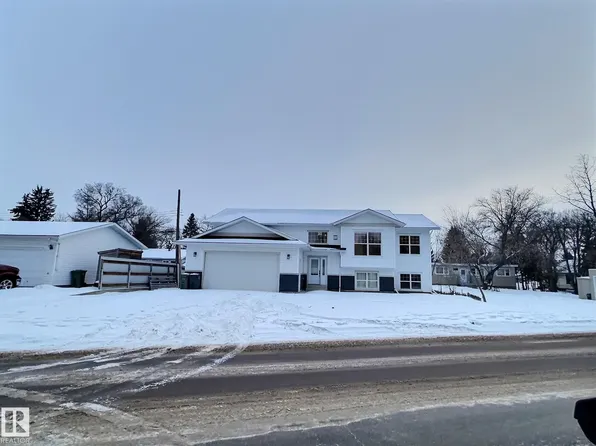 5209 57th Ave, Ponoka, AB T4J 1G6