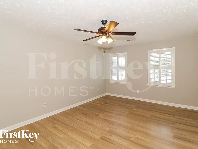 1079 Lakeview Rd — Photo 11