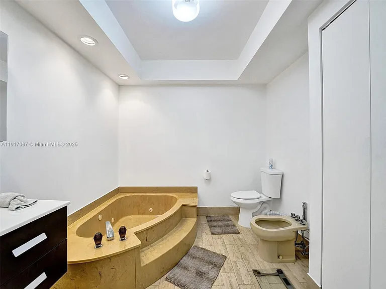 20281 E Country Club Dr #1114 — Photo 42