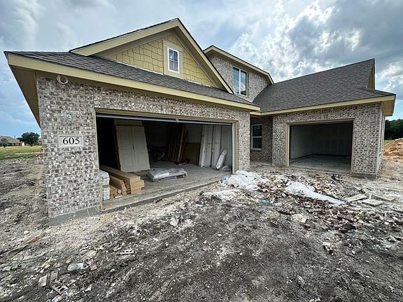 3rd image of 605 Brown Rd