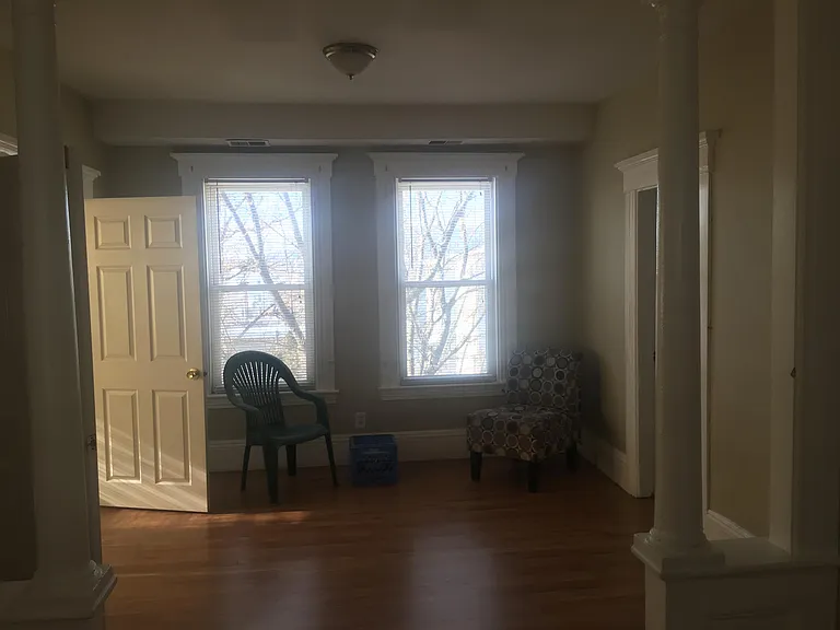 391 Manchester St — Photo 2