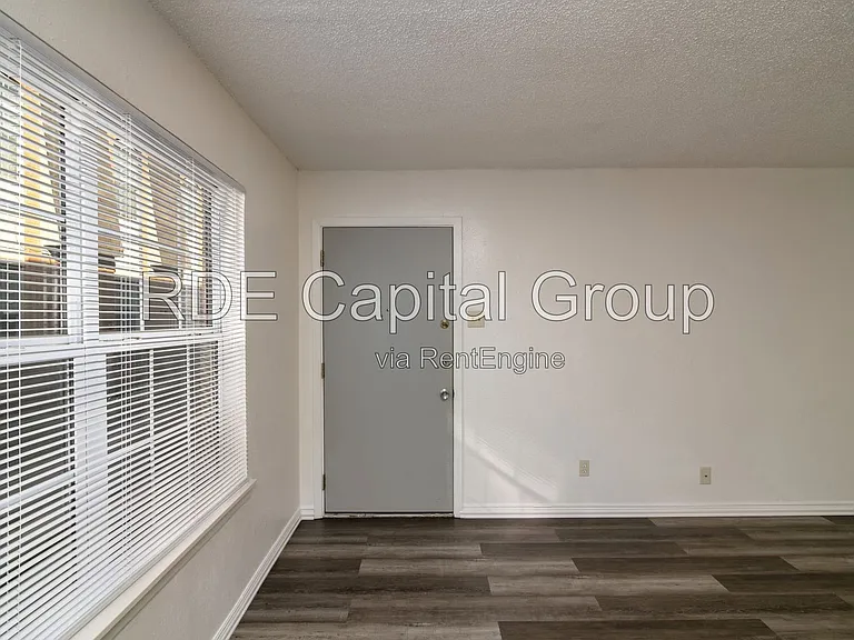 7048 Glenview Dr #44 — Photo 4