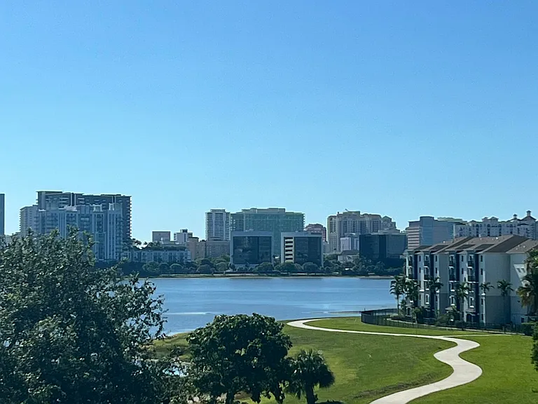 470 Executive Center Dr #5B — Photo 20