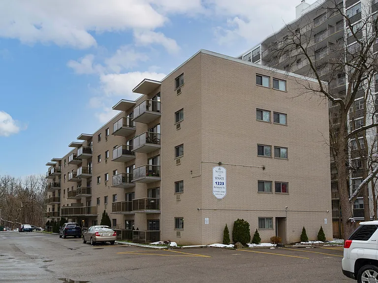 1223 Richmond St — Photo 3