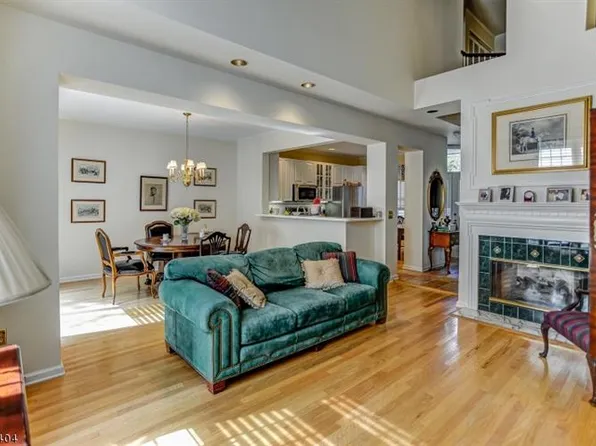 50 Kent Dr #C0157-157, Roseland, NJ 07068