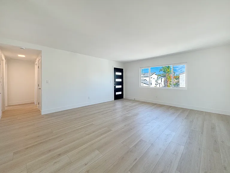 776 W Wilson St — Photo 3