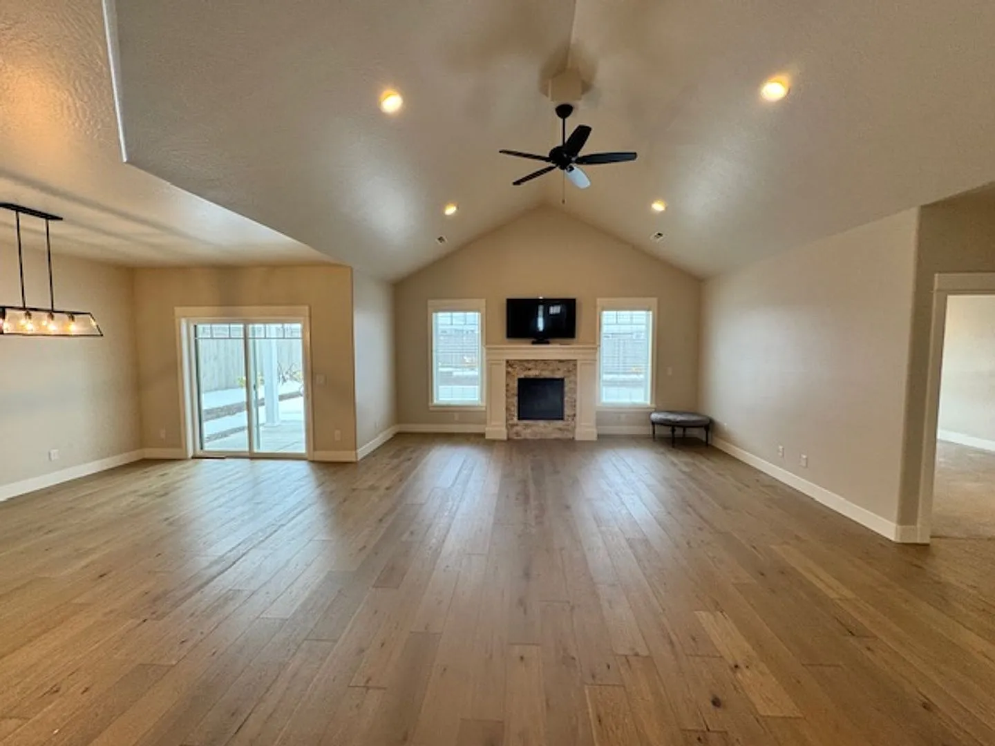 Custom Built Home In Newer Upcoming East Medford — Photo 4