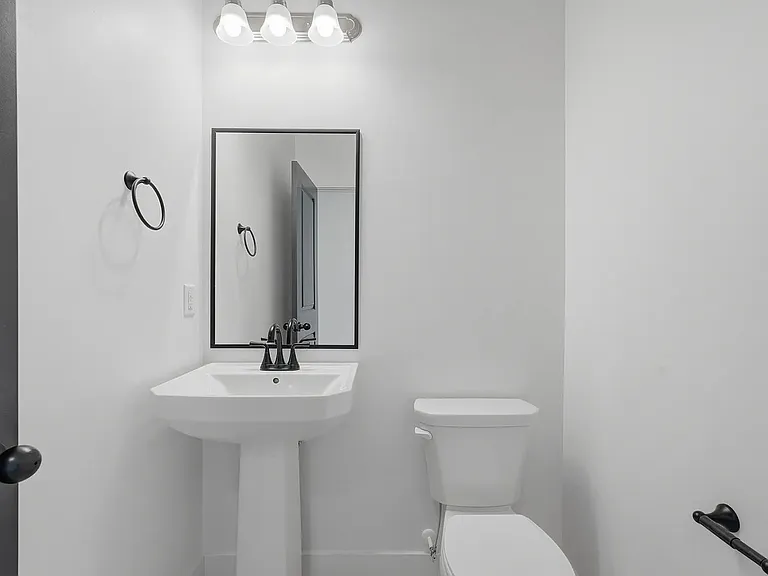 915 N Evelyn St — Photo 9