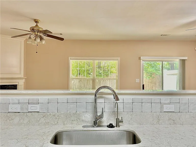 370 Creek Manor Way — Photo 7