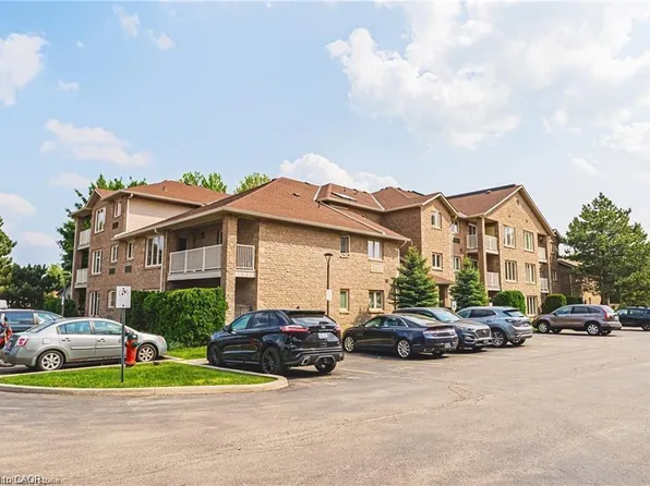 3050 Pinemeadow Dr #30, Burlington, ON L7M 3X5