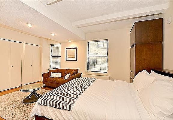 4th image of 150 W 51st St APT 1603