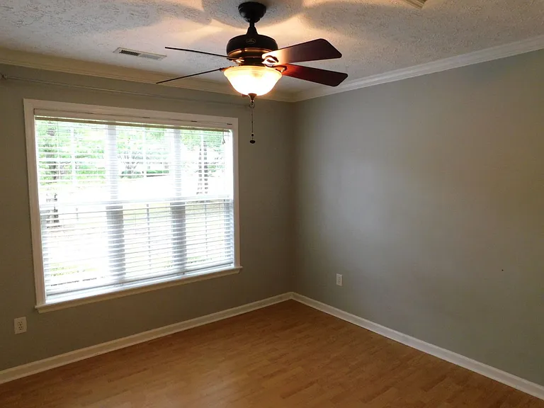 302 Jacqueline Dr — Photo 9