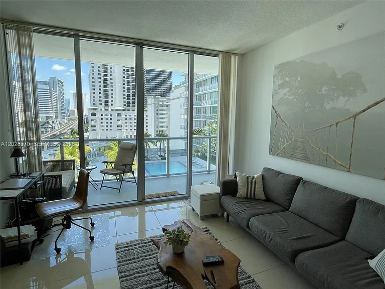 79 SW 12th St #1211 — Photo 11
