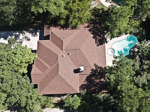 Brand new designer roof 2 years ago! Variance for color was approved by Woodlands Township.