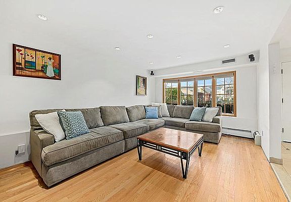 4th image of 2428 E 66th St
