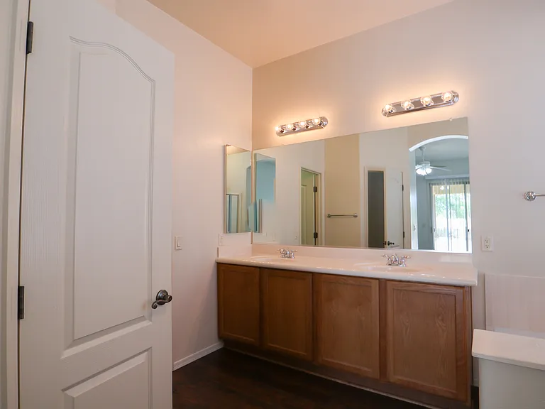 1022 W Blue Crest Dr — Photo 7