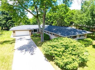 1205 Apache Trl, Brookfield, WI 53005