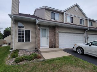 1137 Pecks Woods Dr, New Brighton, MN 55112