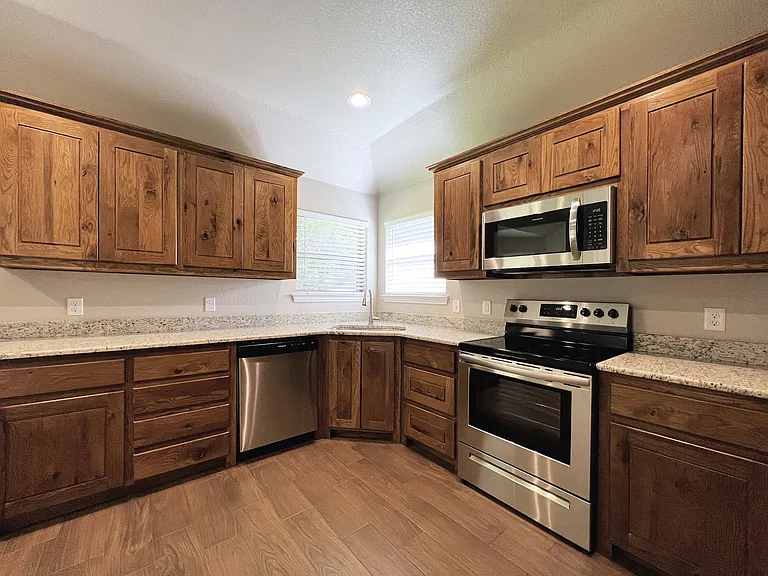 219 Clover Cir — Photo 7