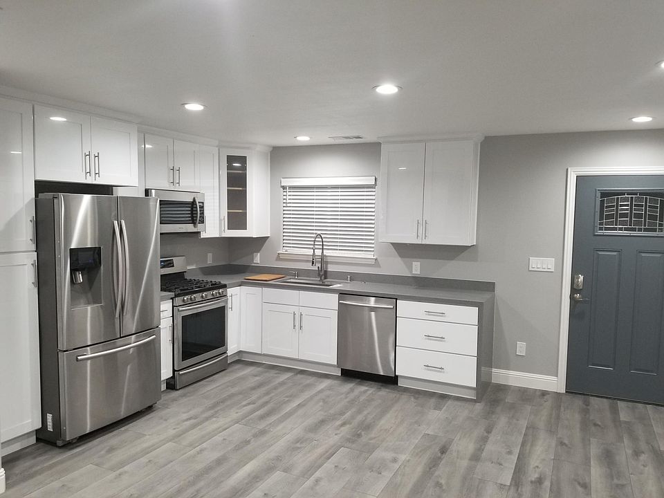 1st image of 2473 Roslyn Ct #2