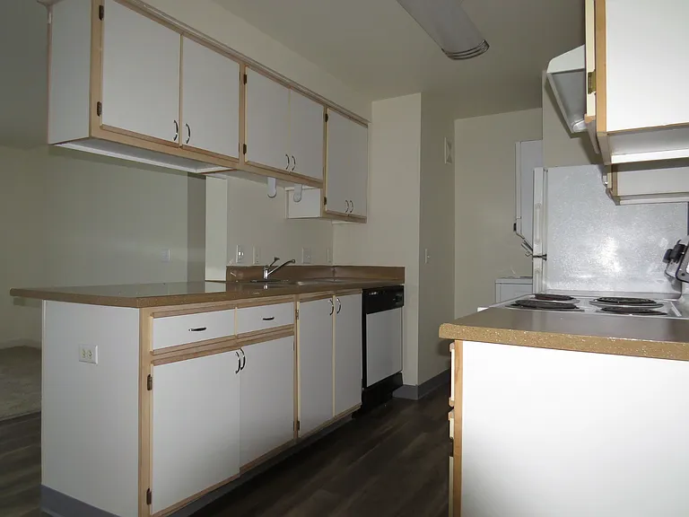 Chehalem Creek Apartments — Photo 10