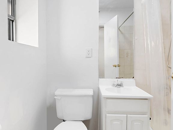 4th image of 247 W 63rd St APT 5D