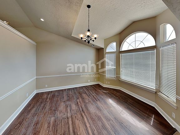 4th image of 994 W 1600th St N