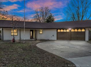 718 W Maple Dr, Skiatook, OK 74070