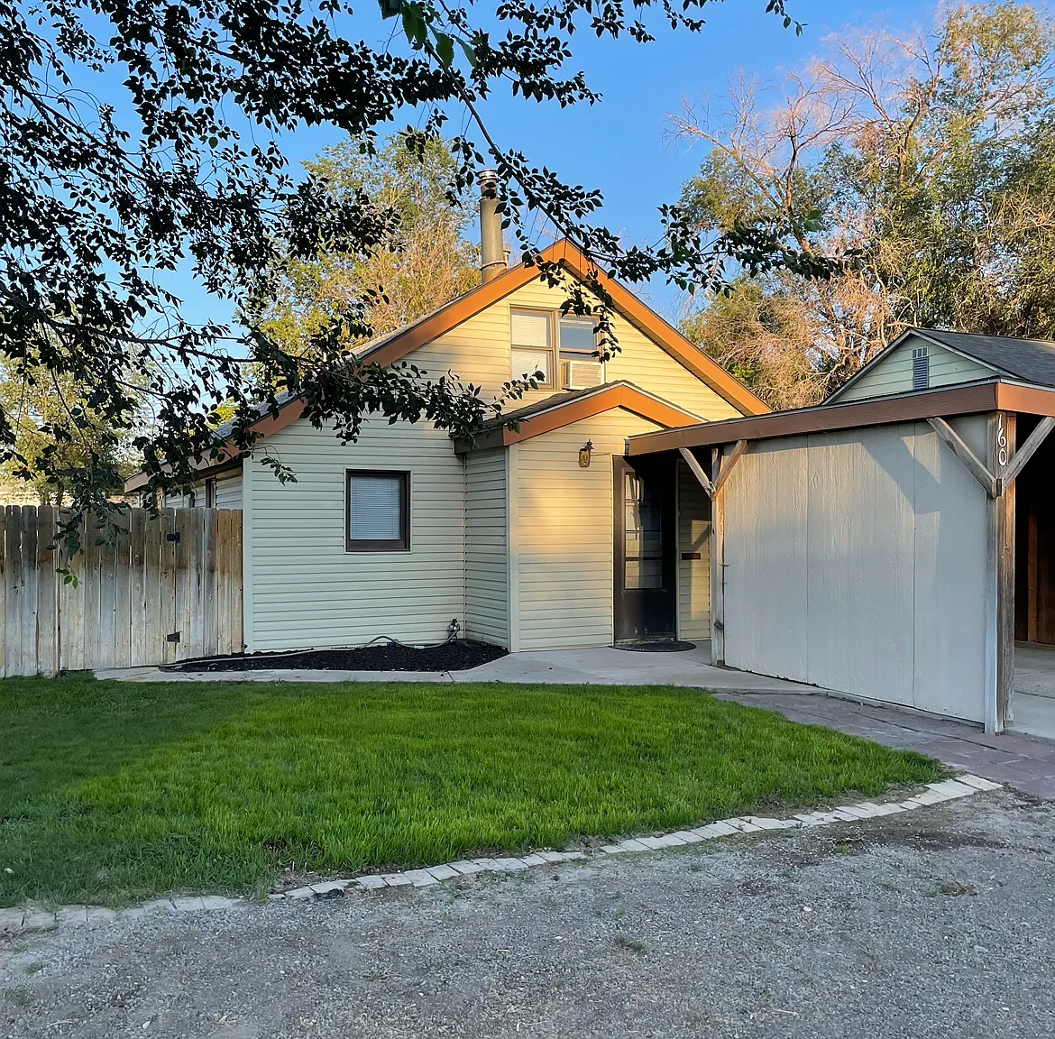 1 bed, 1500 sqft, $1,100 — Photo 1