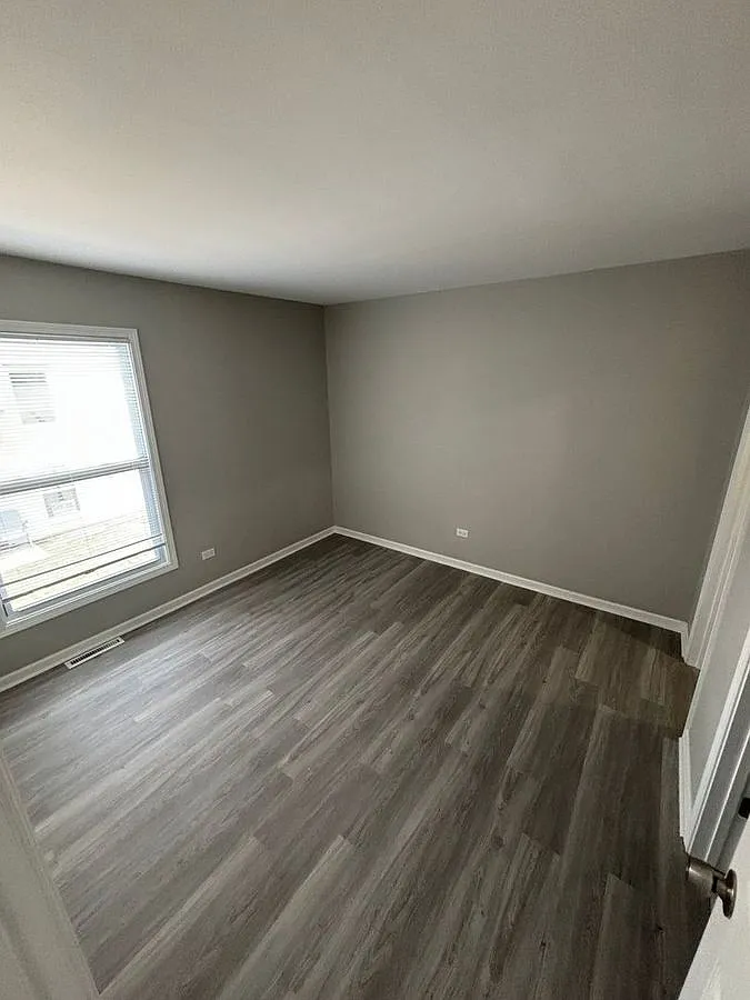 764 Coral Apartments Unit #201 Antioch, IL 60002 — Photo 4