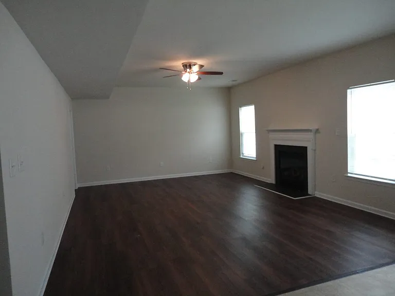 620 Leonard Ln — Photo 7