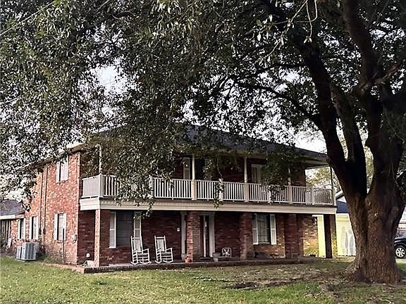 5th image of 412 Oak Ln