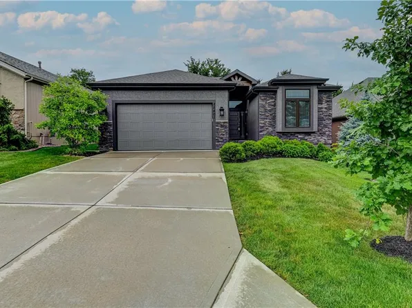 25401 W 98th Pl, Lenexa, KS 66227