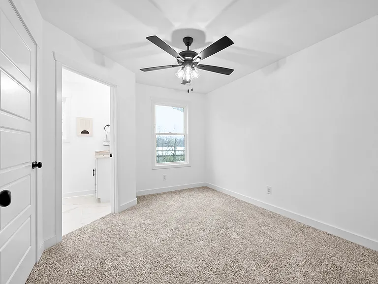 914 Power St — Photo 18