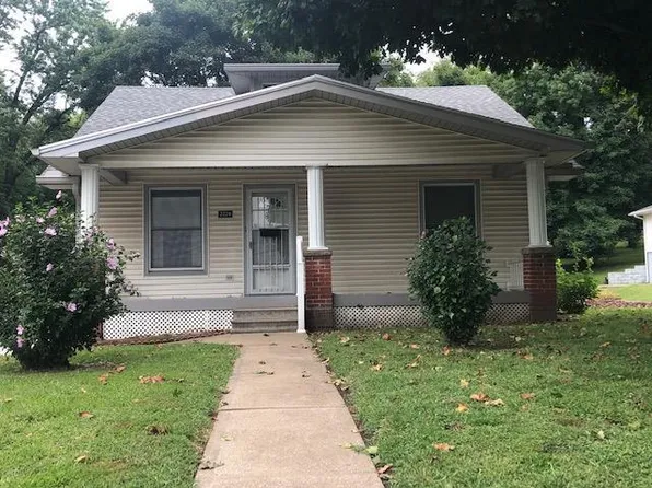 2228 Agency Rd, Saint Joseph, MO 64503