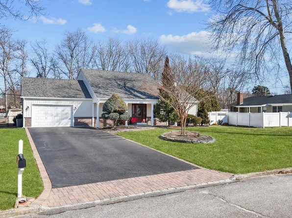 3 Hopewell Drive, Stony Brook, NY 11790