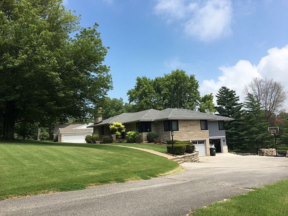 2nd image of 2501 Knob Hill Dr