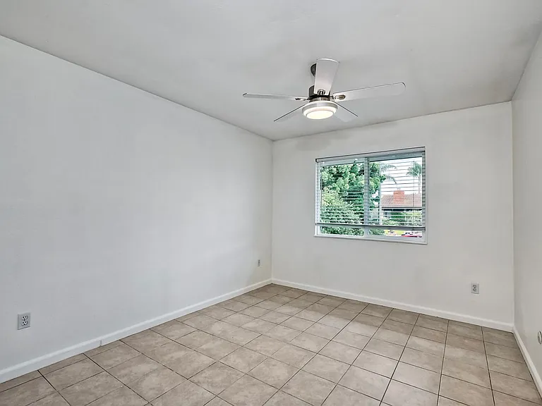822 Santa Inez — Photo 18