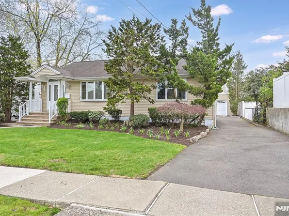 520 Hamilton Ave, Hasbrouck Heights, NJ 07604