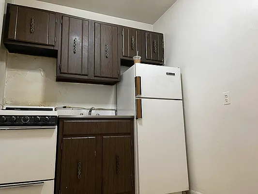 Rented by Eric Goodman Realty Corp | media 14