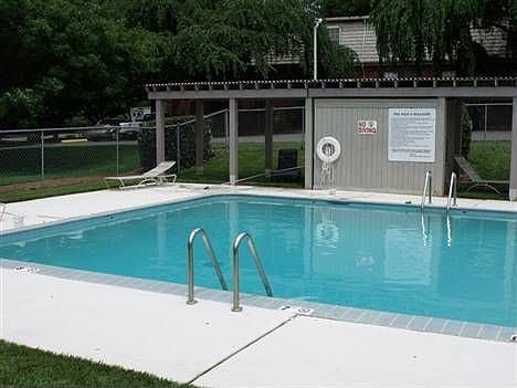 2nd image of 3822G W Country Club Rd