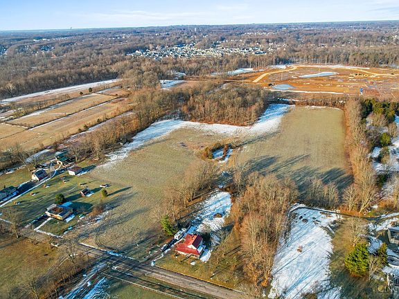 3rd image of 16 Apple Rd