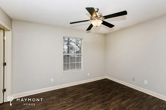 1556 Chelsea Ln — Photo 8