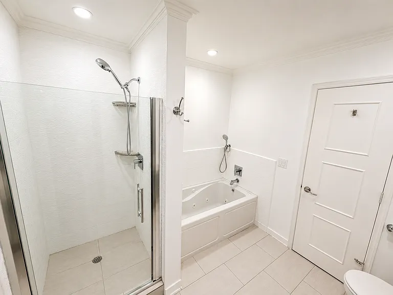 1351 N Orange Dr — Photo 33