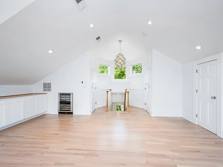 81 Roton Ave — Photo 34