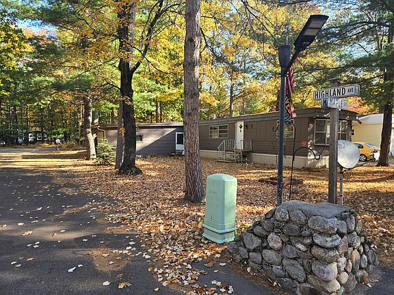 2nd image of 934 Spruce Ln #12